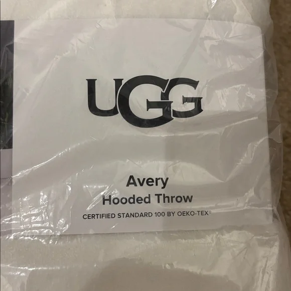 NIB UGG Avery Hooded Throw Blanket - Ivory 50”x60” - Picture 3 of 4